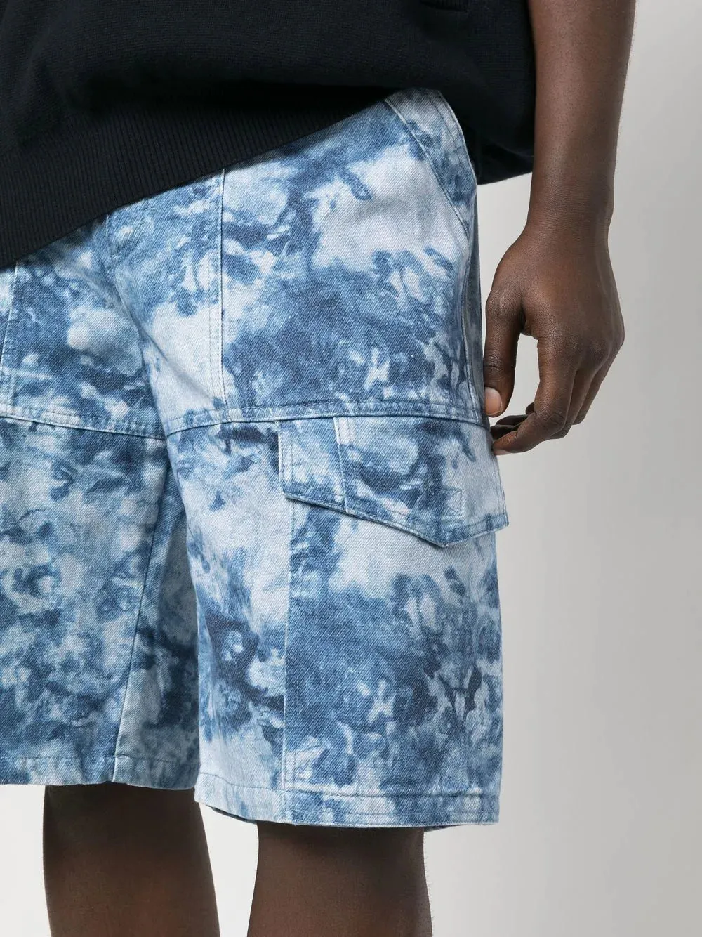 BLEACH-EFFECT CARGO SHORTS