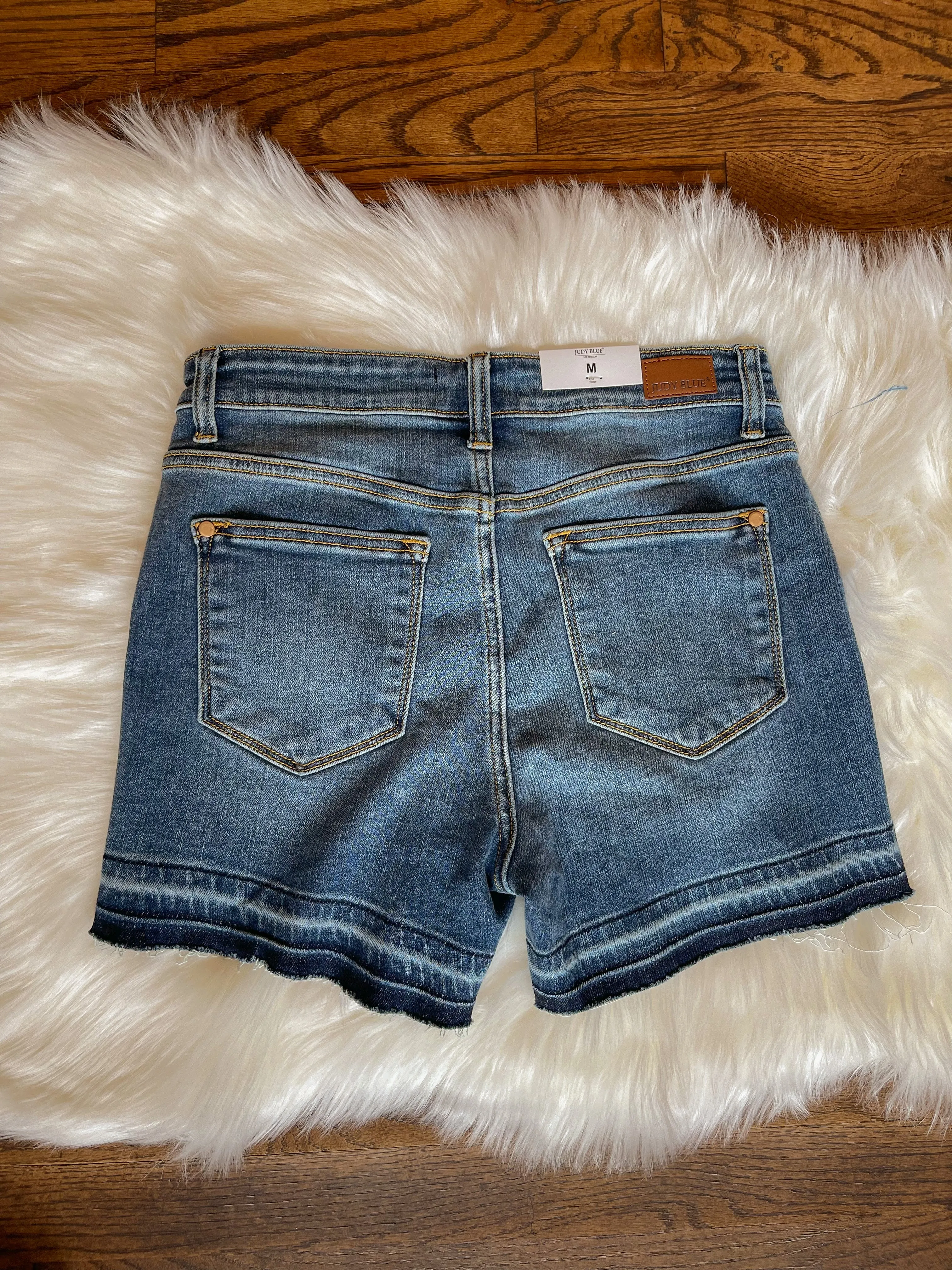 Judy Blue || Dora Mid Rise Release Hem Shorts