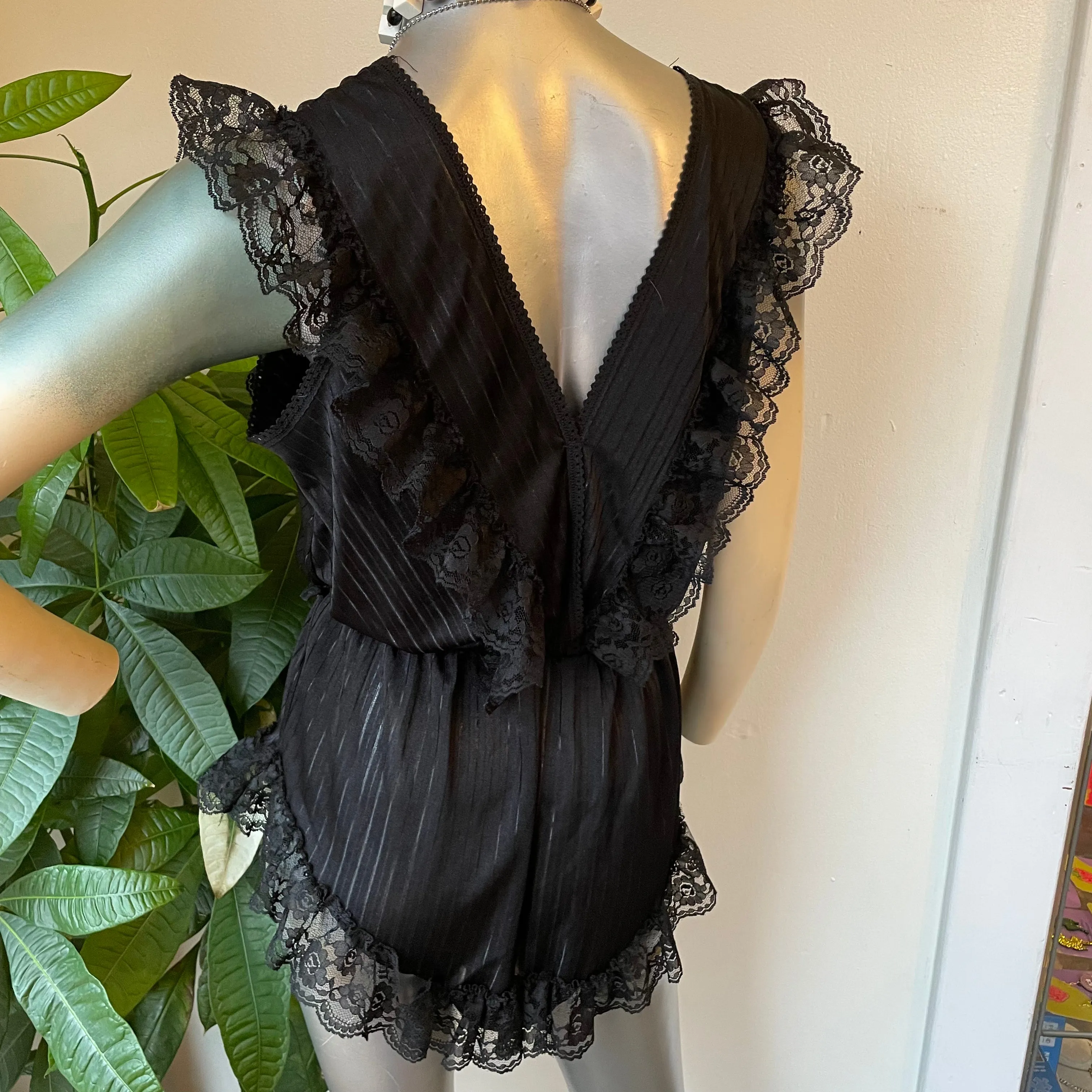 Vintage sheer deep v babydoll nightie onesie bodysuit lingerie // size medium (HT2334)