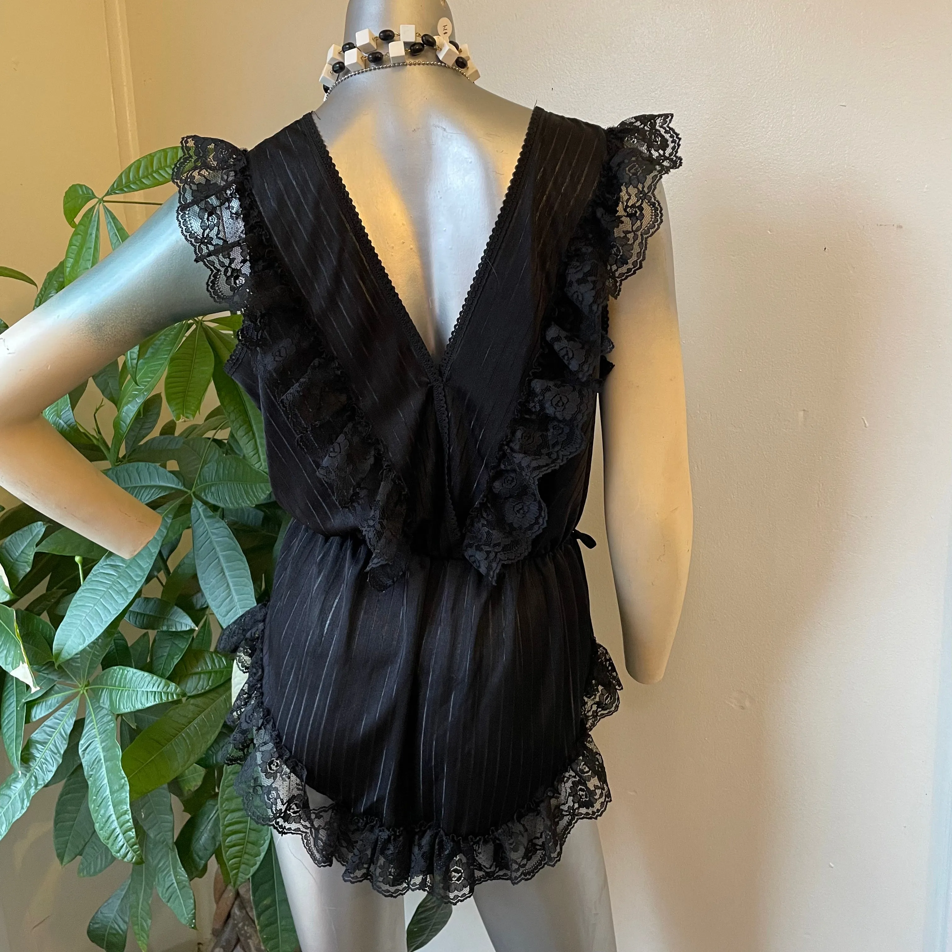 Vintage sheer deep v babydoll nightie onesie bodysuit lingerie // size medium (HT2334)