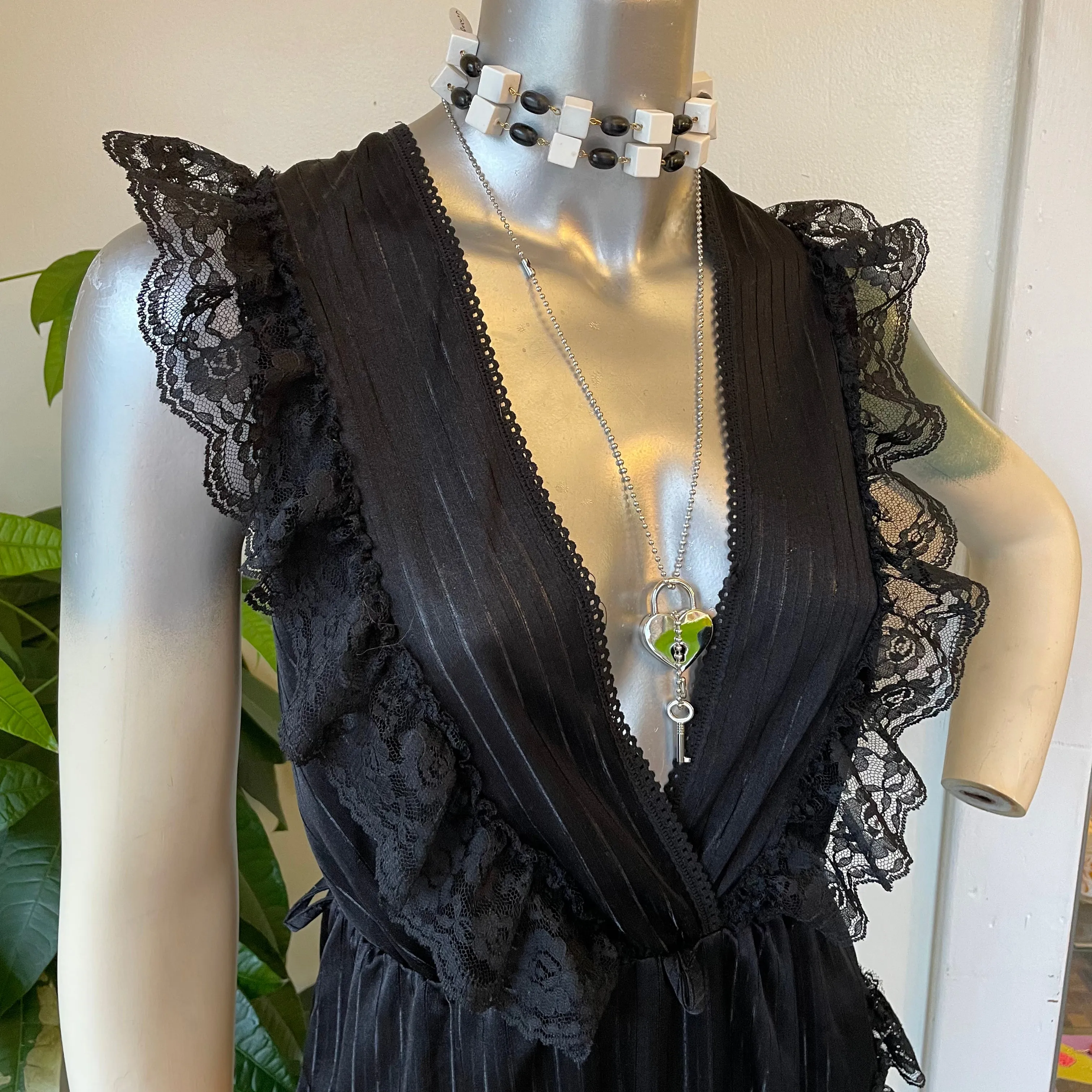 Vintage sheer deep v babydoll nightie onesie bodysuit lingerie // size medium (HT2334)
